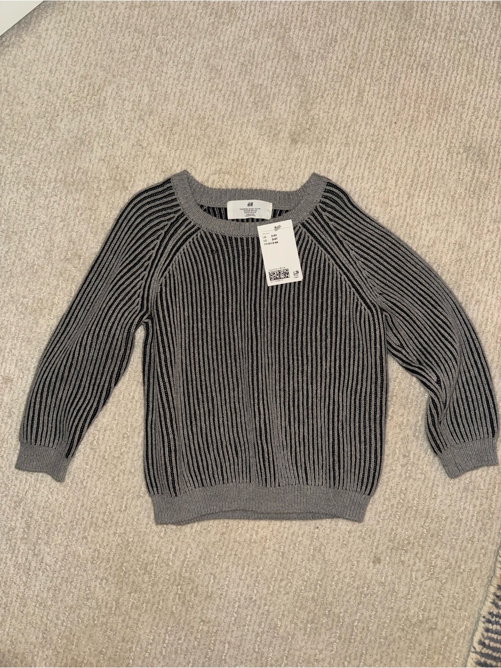 H&M Black and Gray Ribbed Crew Neck Sweater